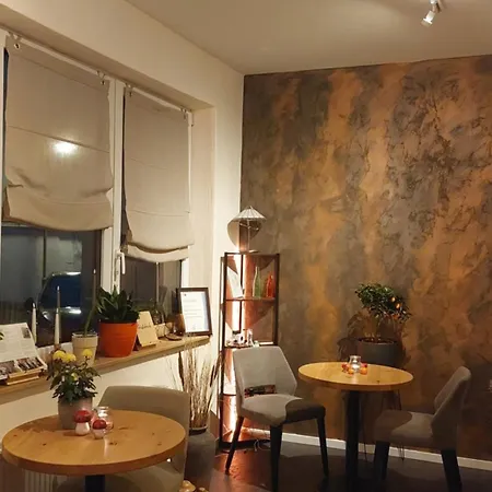 Beyond Couette-café 3*
